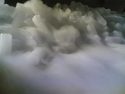 Curiosidades sobre o jateamento com gelo seco: da NASA às linhas de produção modernas